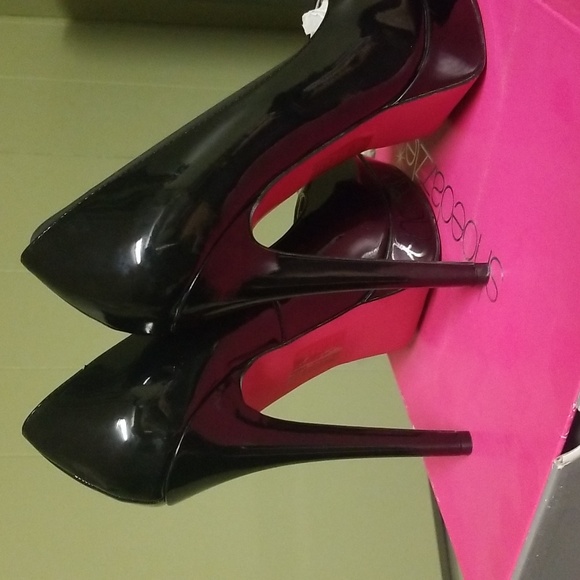 Shoedazzle Heels - Picture 4 of 5